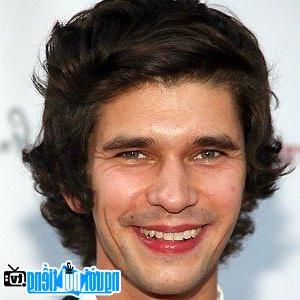 Ảnh chân dung Ben Whishaw