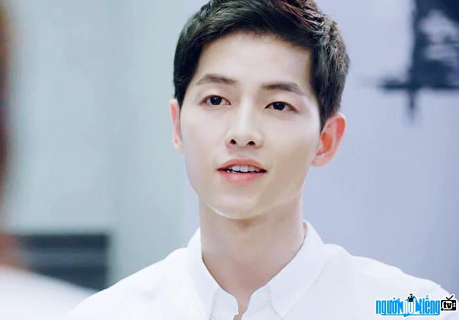 Looking at the beauty of handsome man Song Joong-ki