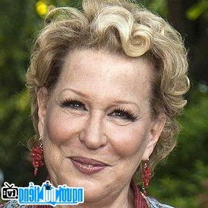 A New Picture Of Bette Midler- Famous Pop Singer Honolulu- Hawaii
