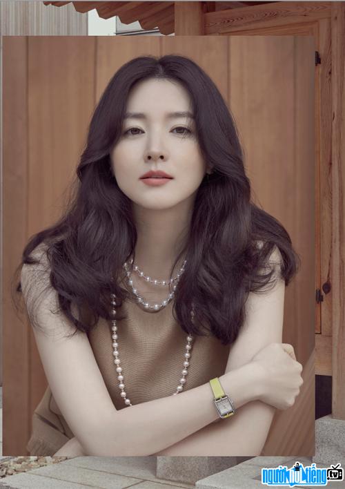 A close-up of actress Lee Young-ae's beauty