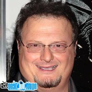 A Portrait Picture of TV Actor picture Wayne Knight
