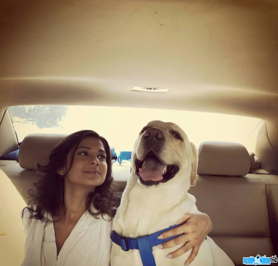 Actor Jennifer Winget and her dog picture