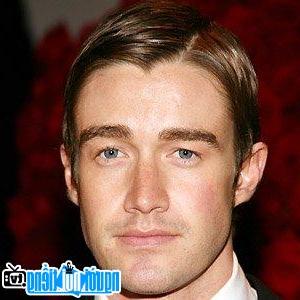 A Portrait Picture of Male TV actor Robert Buckley