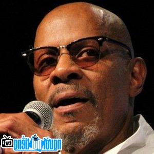 Latest Picture of Television Actor Avery Brooks