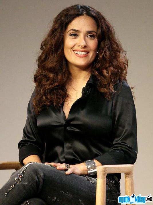 A simple picture of actress Salma Hayek at a press conference