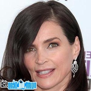 Latest picture of TV Actress Julia Ormond