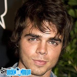 A Portrait Picture of Television Actor Reid Ewing's picture