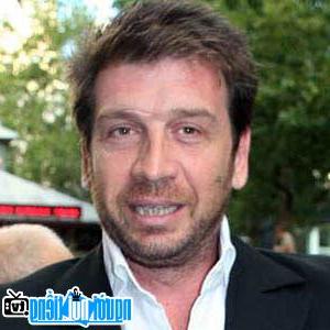 Image of Nick Knowles