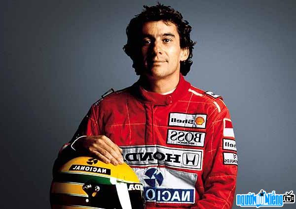 Chân dung VĐV đua xe hơi Ayrton Senna.