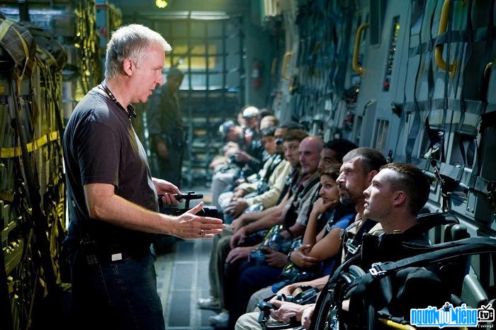 Đạo diễn James Cameron chỉ đạo diễn xuất Avatar