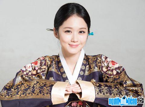 Diễn viên Jang Na-ra trong trang phục truyền thống của người Hàn Quốc