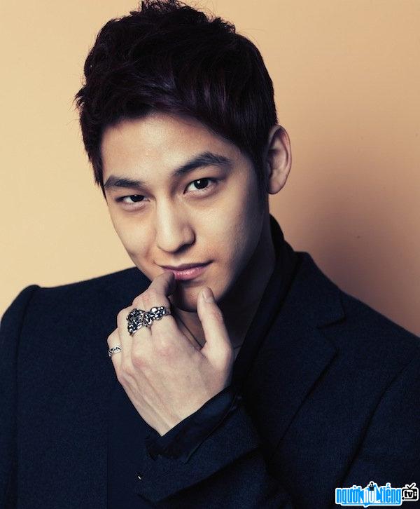  Kim Bum shows off his masculinity