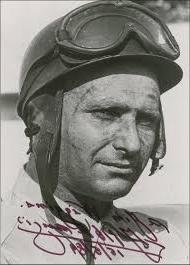 Ảnh chân dung có chữ ký của Juan Manuel Fangio.
