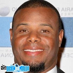 The latest picture of Athlete Ken Griffey Jr.