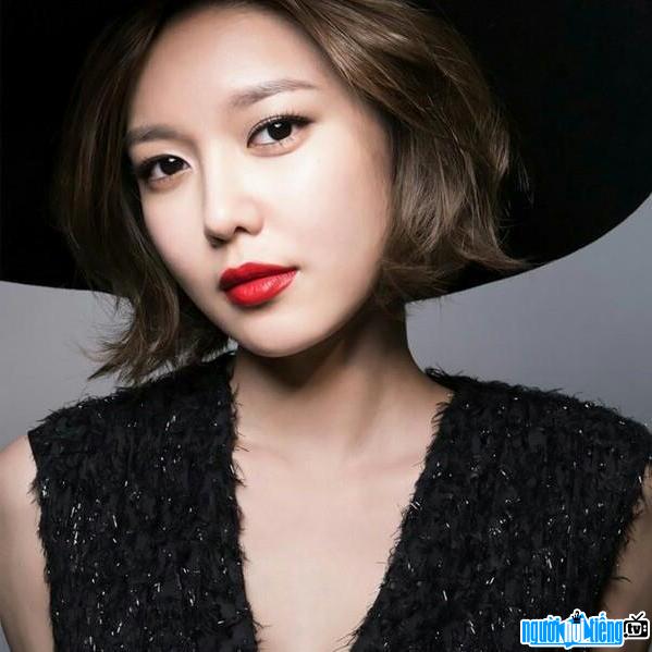 Cận cảnh nhan sắc xinh đẹp của nữ ca sĩ Choi Sooyoung