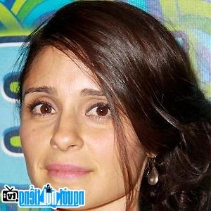 A Portrait Picture of Female TV actress Shiri Appleby