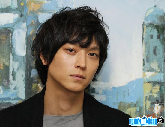 Kang Dong-won is a famous Korean actor Quoc