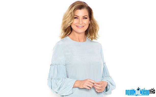 Một hình ảnh chân dung về nữ diễn viên người Mỹ Ellen Pompeo