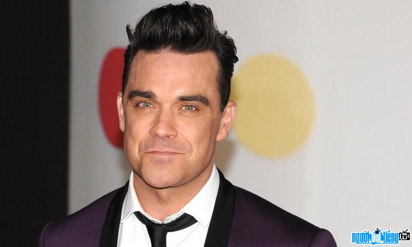 Một hình ảnh chân dung của Ca sĩ nhạc pop Robbie Williams