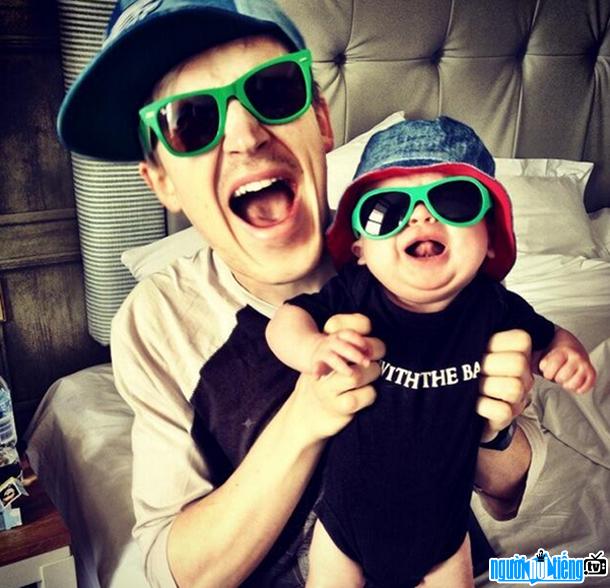 Funny photo of singer Tom Fletcher and his son