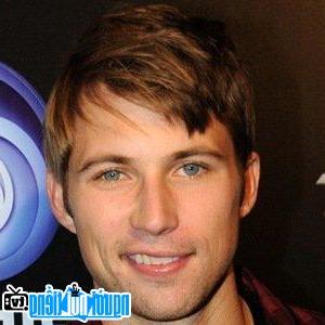 Latest picture of TV actor Justin Deeley