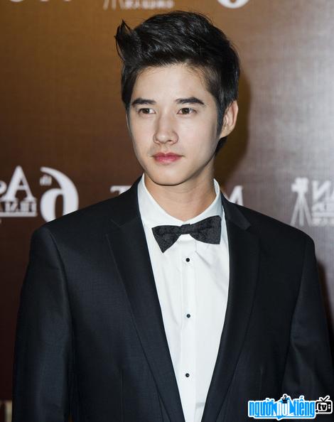 Mario Maurer sở hữu gương mặt điển trai và nét nam tính