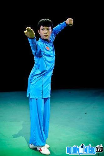 Hình ảnh diễn viên Zhenwei Wang tại một đại hội thể thao tại Trung Quốc