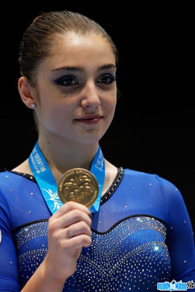 Aliya Mustafina hy vọng vàng của thể dục dụng cụ Nga