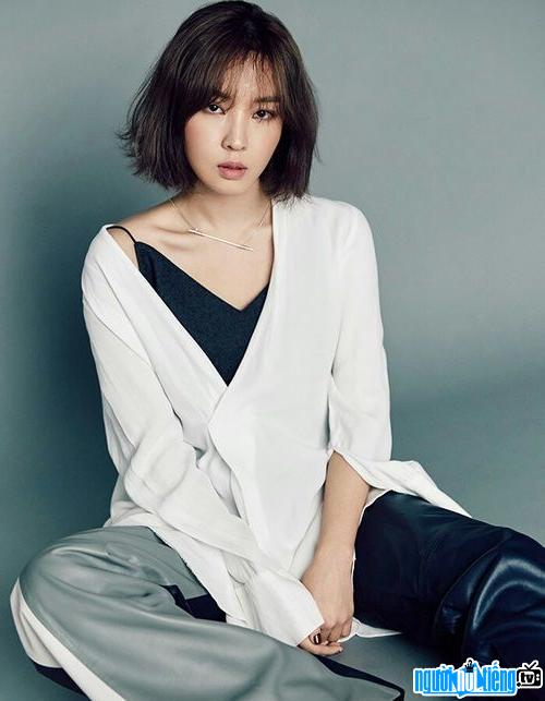 Một bức ảnh mới về nữ ca sĩ Hàn Quốc Jeon Ji-yoon