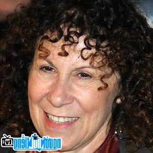 A Portrait Picture of Female television actress Rhea Perlman
