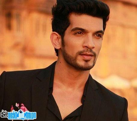 Arjun Bijlani Buys A New Ride, Thanks Everyone For The Love