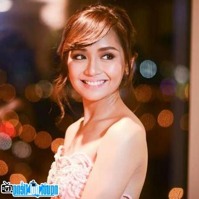 A picture of actress Kathryn Bernardo with a shining smile
