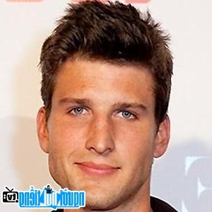 Latest picture of TV Actor Parker Young