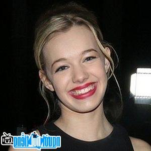 Một hình ảnh chân dung của Diễn viên nữ Sadie Calvano