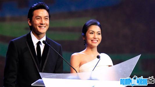  Ngo Ngan To and actor Tang Thanh Ha on stage at the closing ceremony VNIFF 2010 in Hanoi
