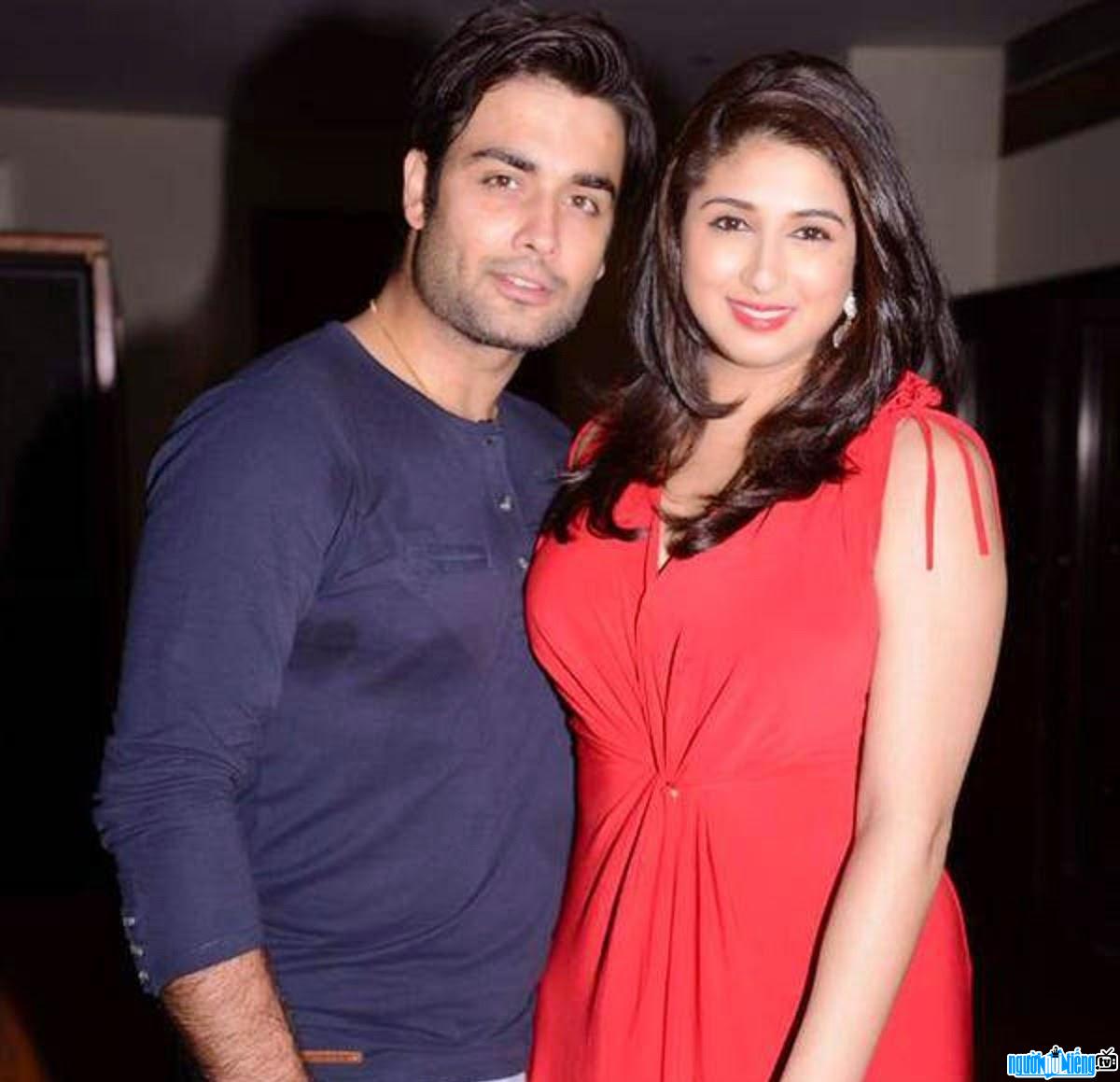 Picture of actor Vivian Dsena and his wife