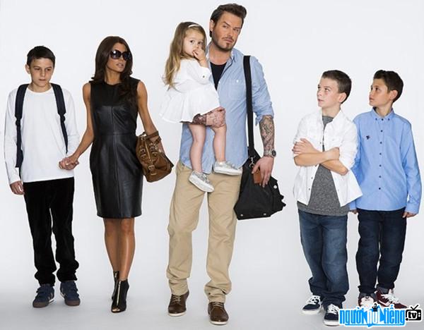 David Beckham cùng vợ và các con