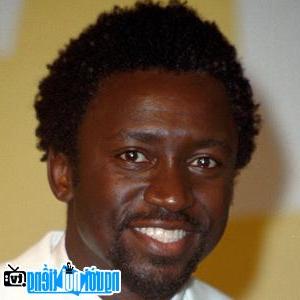 Một hình ảnh chân dung của Nam diễn viên truyền hình Tony Okungbowa