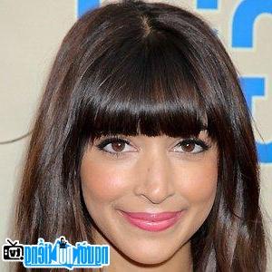 A Portrait Picture of Television Actress picture of Hannah Simone