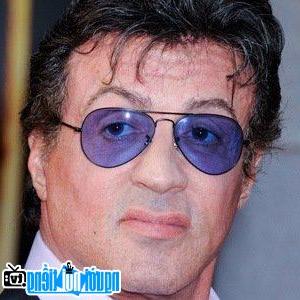 Một hình ảnh chân dung của Diễn viên nam Sylvester Stallone