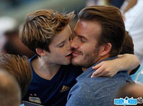 Giây phút tình cảm của cha con David Beckham