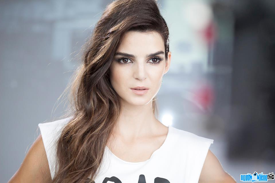 Latest picture of actress Clara Lago