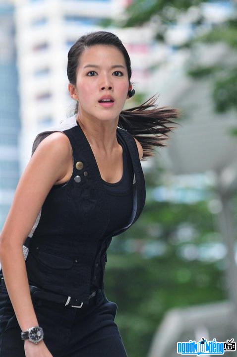 Hình ảnh nữ diễn viên Rui En trong vai diễn một nữ cảnh sát