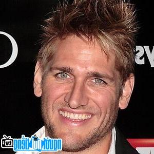 A portrait picture of Chef Curtis Stone