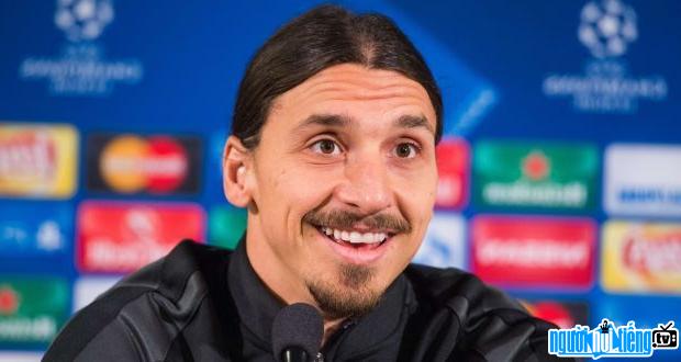 Image of player Zlatan Ibrahimovic happily answering reporters