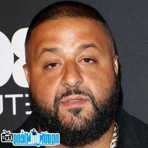 Một hình ảnh chân dung của Sao snapchat DJ Khaled