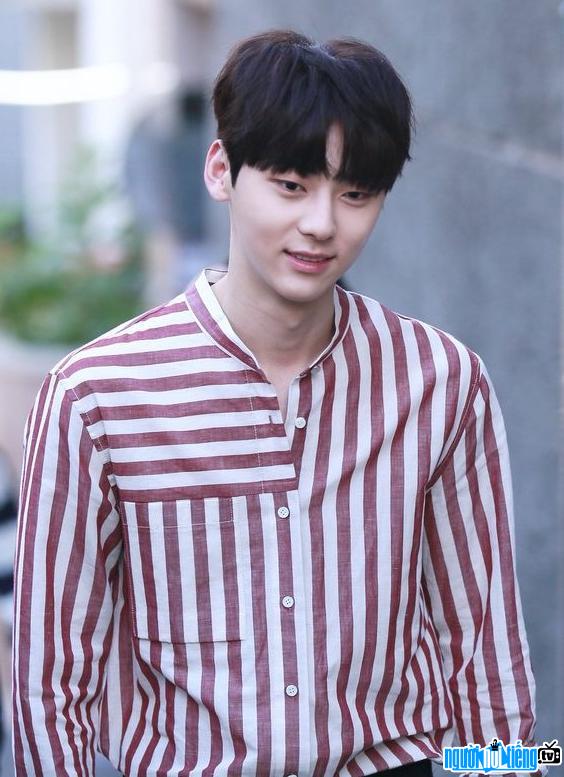 Latest picture about singer Hwang Min-hyun