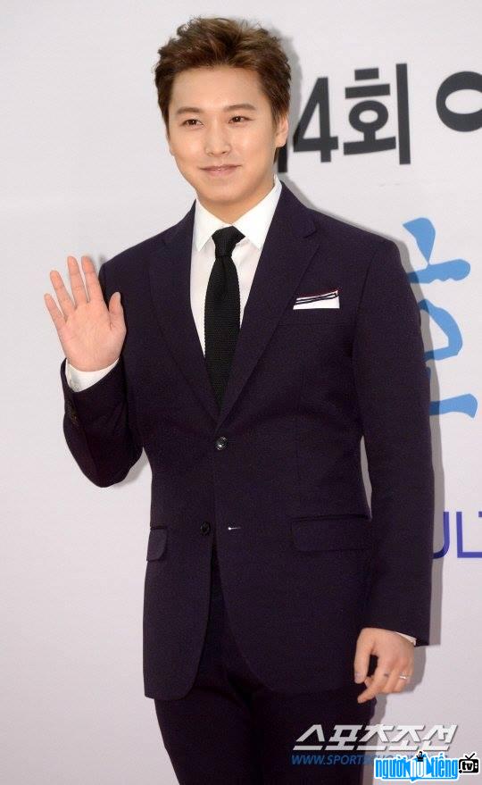 Picture of Pop singer Lee Sungmin In a recent event