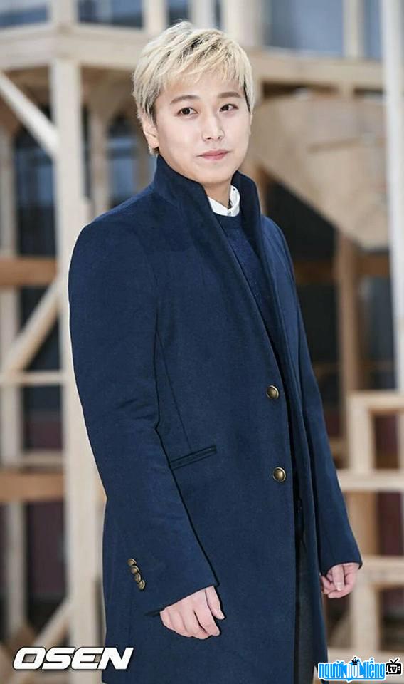  Handsome pop singer - Lee Sungmin