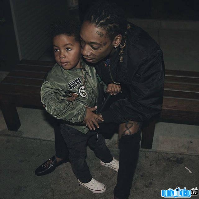 Bức ảnh rapper Wiz Khalifa và con trai
